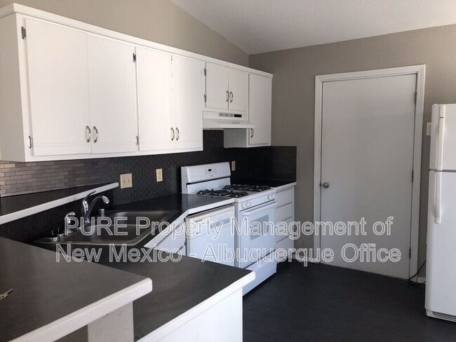 Building Photo - 4224 Applewood Dr