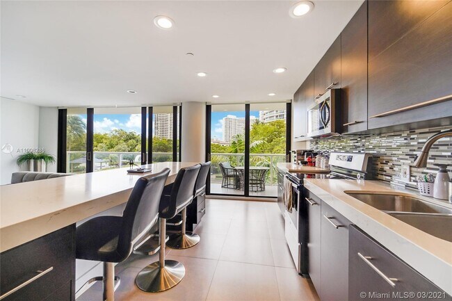 Foto del edificio - 4000 Island Blvd