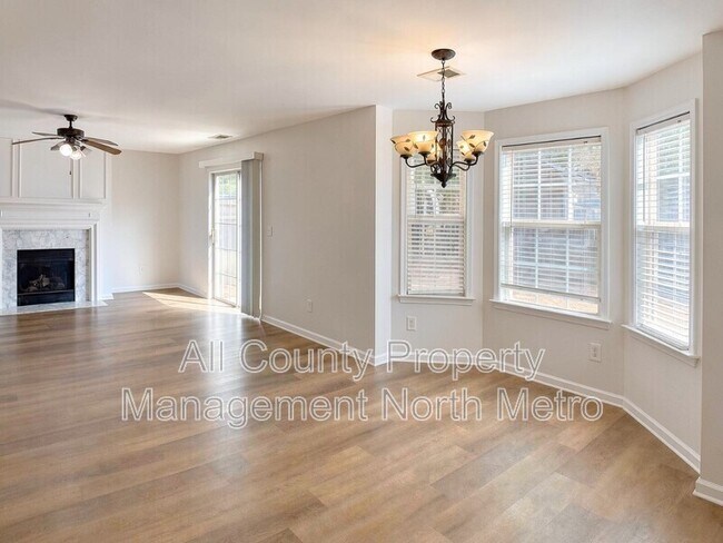 Building Photo - 2195 Highland Gate Dr