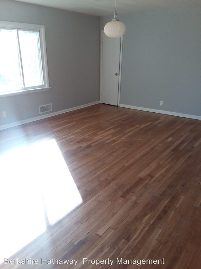 Foto del edificio - 5335-5337 N 83rd St