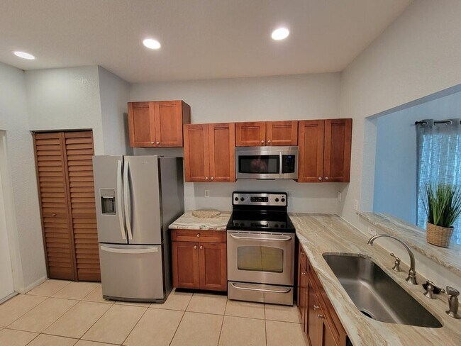 Foto del edificio - 197 NW Eller St