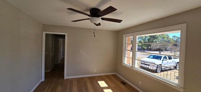 Foto del edificio - 7619 Parkview Dr