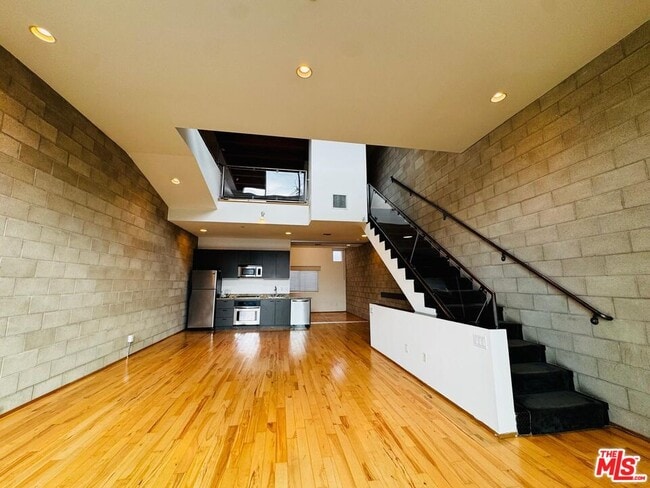 Building Photo - 717 Highland Ave