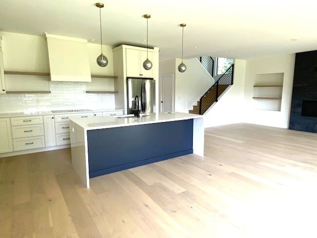 Building Photo - Great home in South Asheville