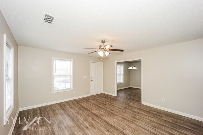 Building Photo - Nice 4BR 2BA Home