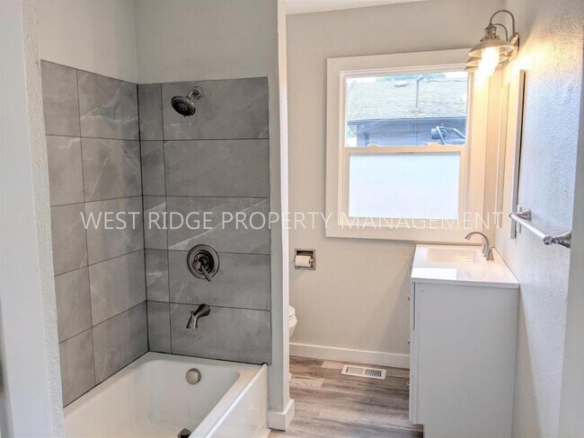 Foto del edificio - 9027 SE 36th Ave