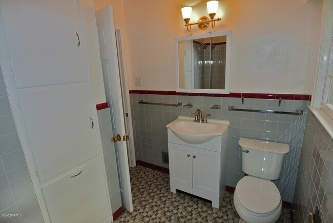 Foto del edificio - 705 N Grace Ave