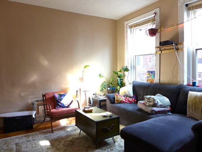 Foto del edificio - 76 Parker Hill Ave