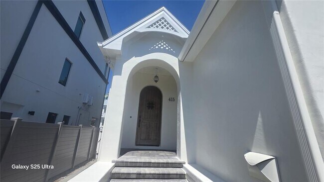 Foto del edificio - 415 E Davis Blvd