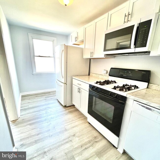 Building Photo - 1087 N Academy Ave