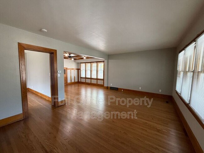 Foto del edificio - 351 N Clarmar Ave