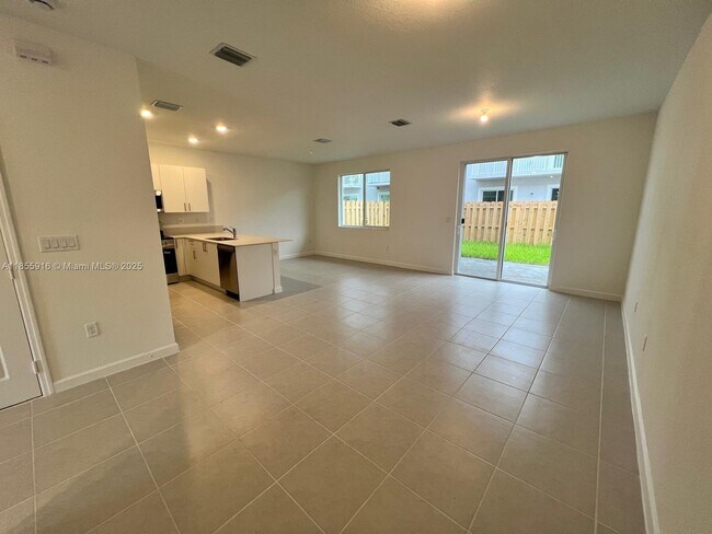 Foto del edificio - 645 SE 14th Ct