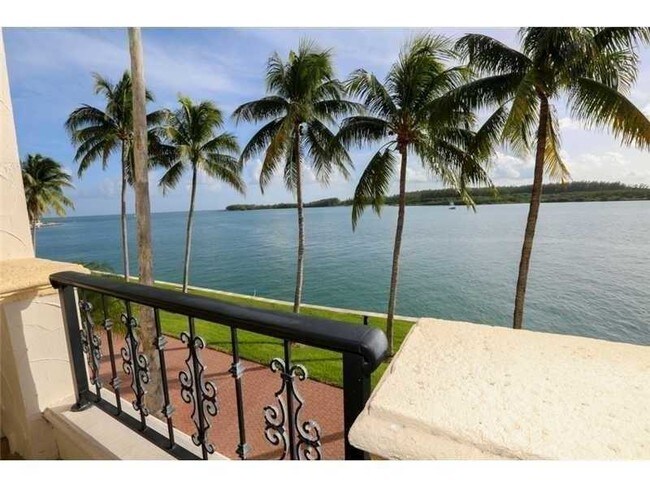 Foto del edificio - 2426 Fisher Island Dr