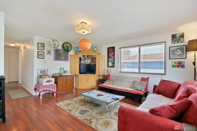Building Photo - HOME SWEET HOME...3 Bedroom Rambler w/Grea...