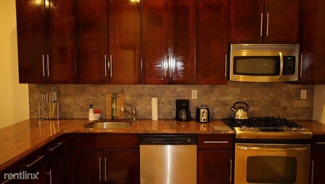 Building Photo - 19 E 17th St