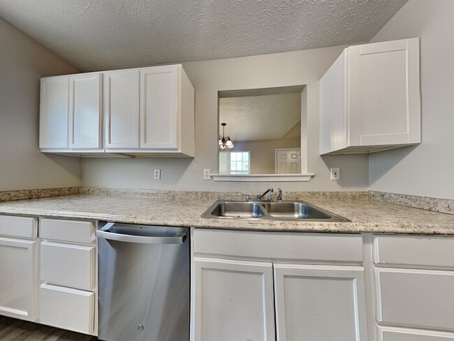 Building Photo - Beautiful Ranch Home 3 Bedroom 2 Bath