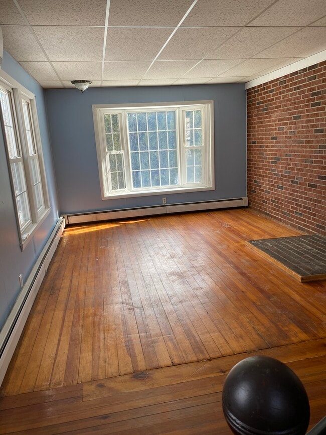 Building Photo - 132 Western Ave