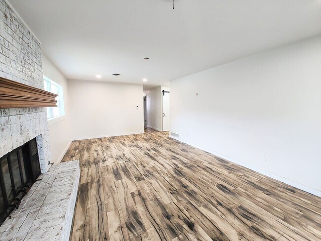 Foto del edificio - Recently Updated 3 Bedroom