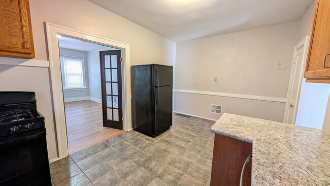 Building Photo - 5042 Mardel Ave