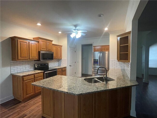Building Photo - 303 NW Palomino St
