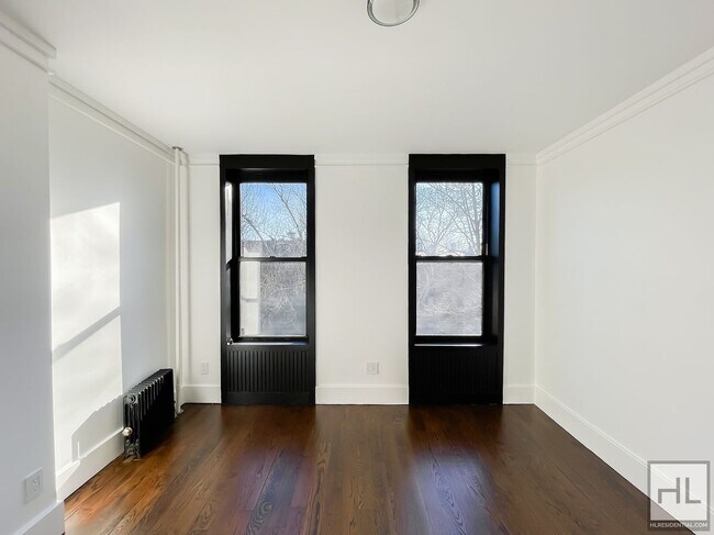 Building Photo - 3 PLACE / 2-Bed 1-Bath