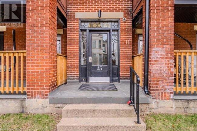 Building Photo - 43 Albert St