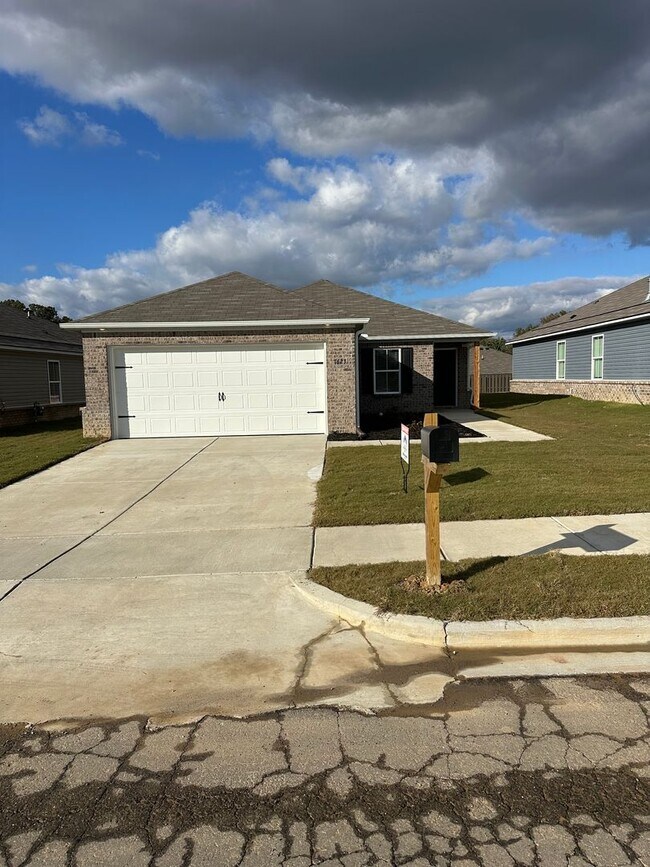 Building Photo - *$99 Rent First Month* BRAND NEW Four Bedroom | Two Bathroom Home in Cullman