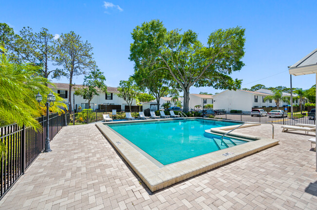 Foto del edificio - Armature Gate Townhomes