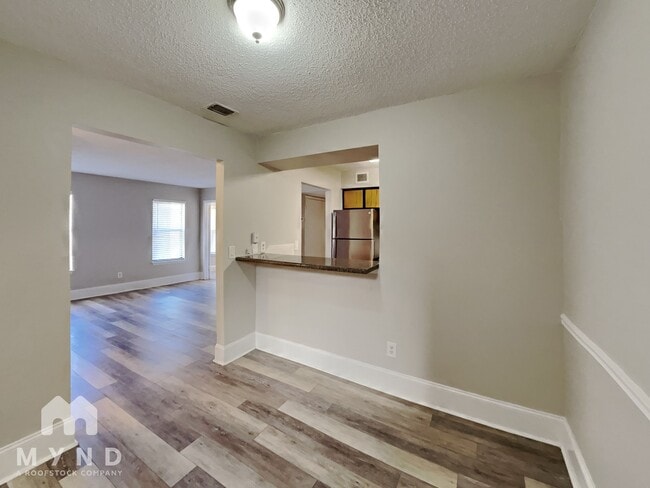 Building Photo - 1407 Huntingdon Chase