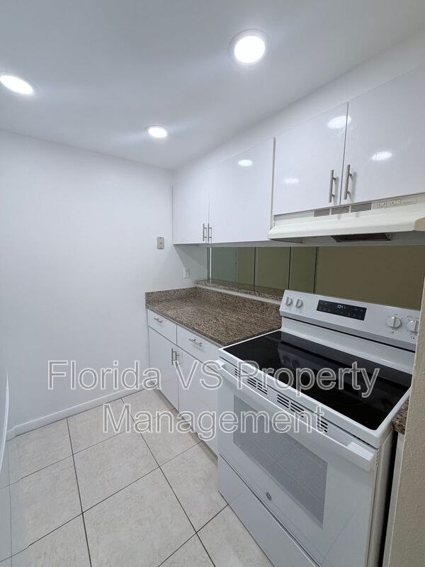 Foto del edificio - 925 W Oak Ridge Rd