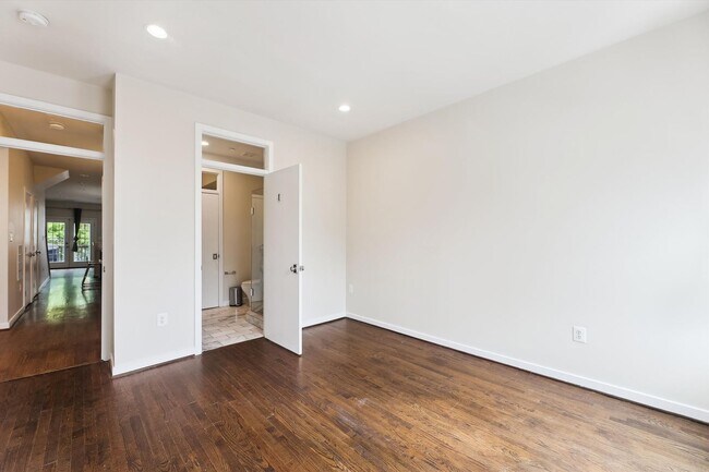 Foto del edificio - Marvelously Modern 3br/3bth home in Mount ...