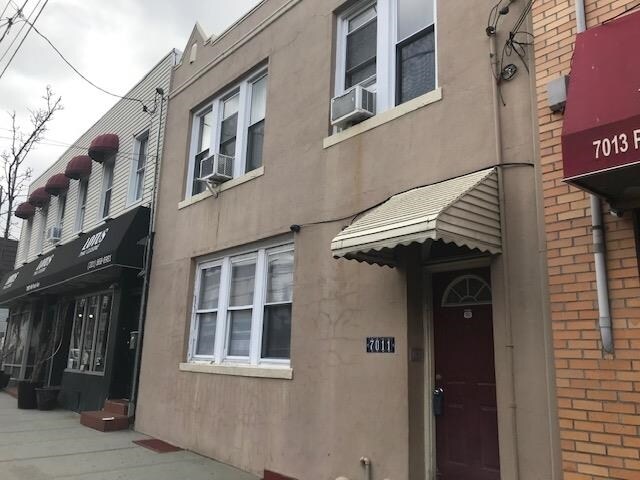 Primary Photo - 7011 Park Ave