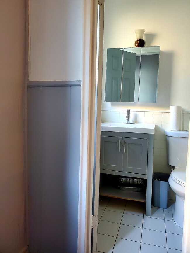 Full Bath - 3829 29th St