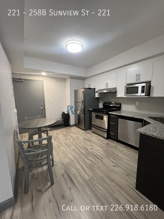 Building Photo - 258B-258B Sunview St