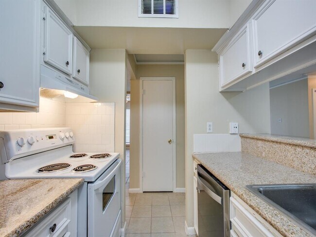 Building Photo - 2605 Marilee Ln