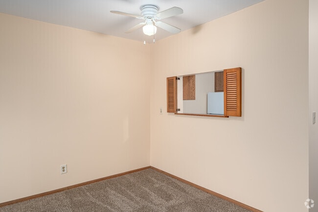 2BR, 1.5BA - 1,000SF - Dining Room - Roberts Court
