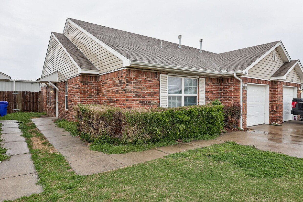 Primary Photo - 1314 Commerce Dr