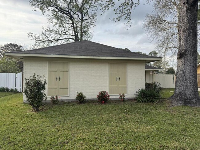 Foto del edificio - 1413 Briarhurst Dr