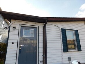 Building Photo - 517 Euclid Ave