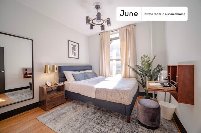 Foto del edificio - Private bedroom in 4 bed/1 bath Home
