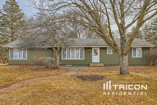 Building Photo - 820 Shenandoah Ln N