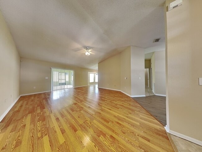Building Photo - 7881 Manor Dr