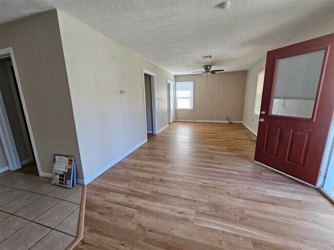 Building Photo - 2321 NW Denver Ave