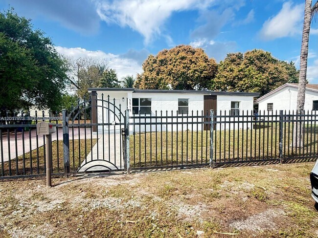 Foto del edificio - 3515 NW 213th St