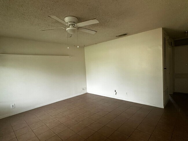 Building Photo - Lockwood Properties4 (900 Sahara Ave)