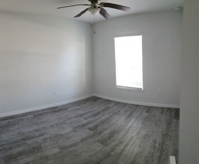 Foto del edificio - 49 Hemlock Radial