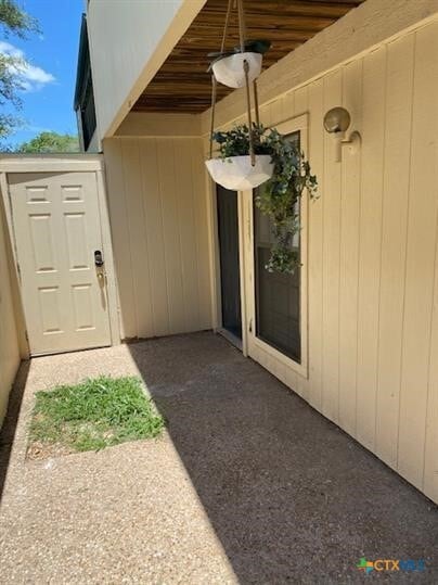 Building Photo - 6718 Silvermine Dr