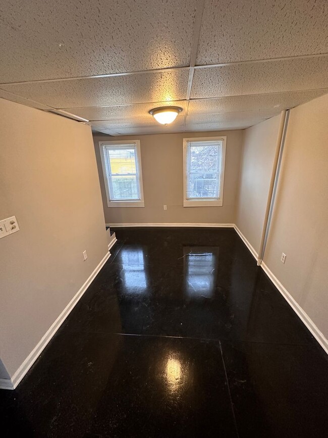 Building Photo - Recently Remodeled 2bd Home In East York!