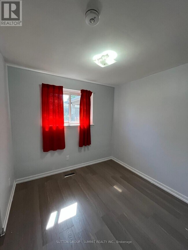 Photo du bâtiment - 1587 Bothwell Ave