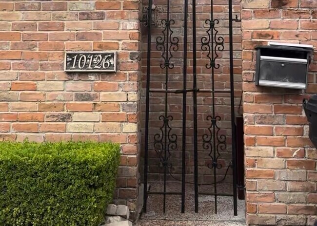 Foto del edificio - 10126 Emnora Ln